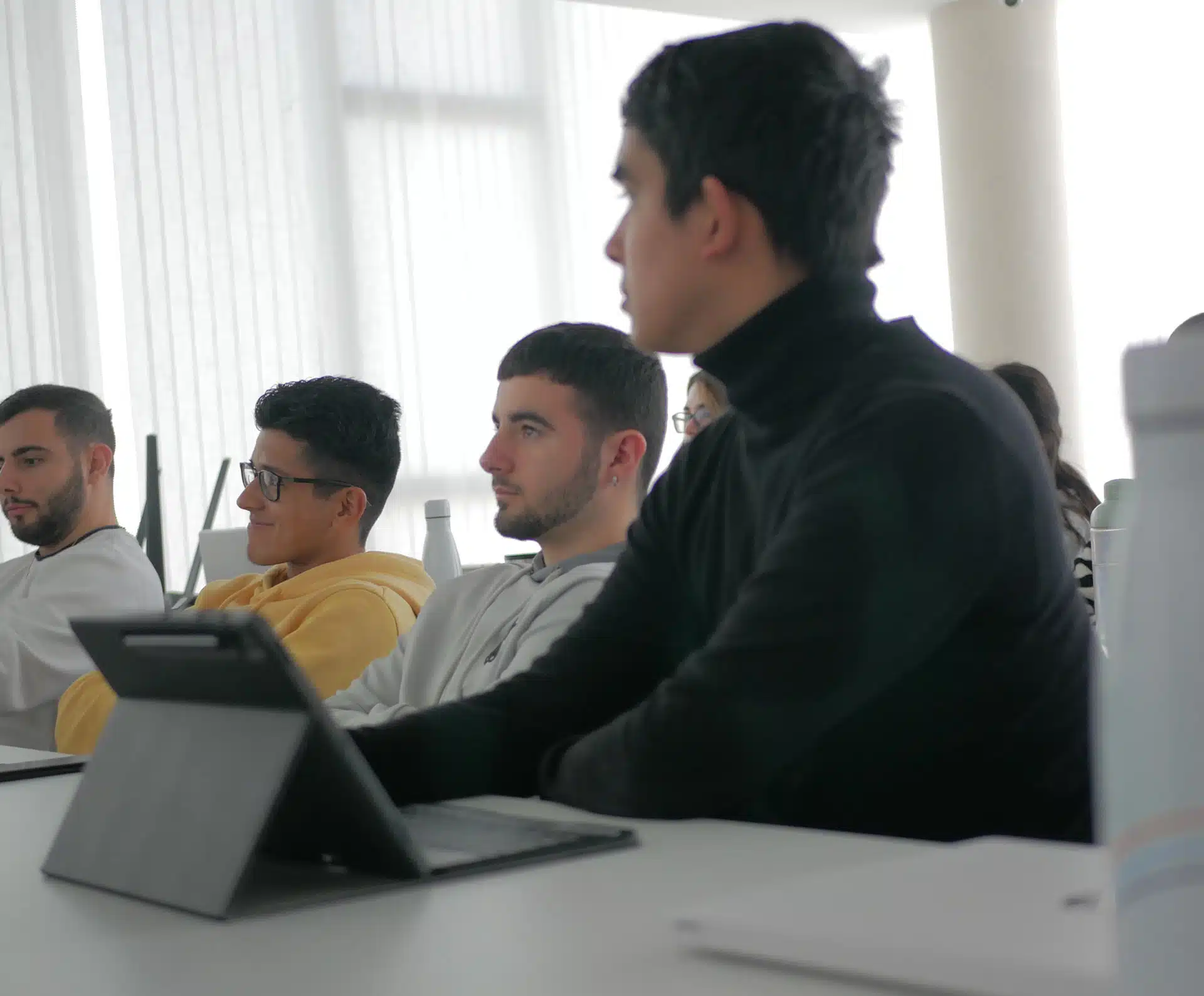Landing Becas CAM 2024